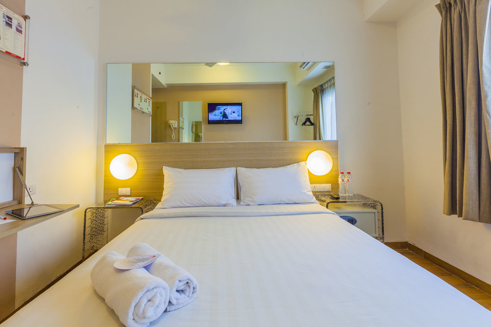 Monoloog Hotel Bekasi Zewnętrze zdjęcie