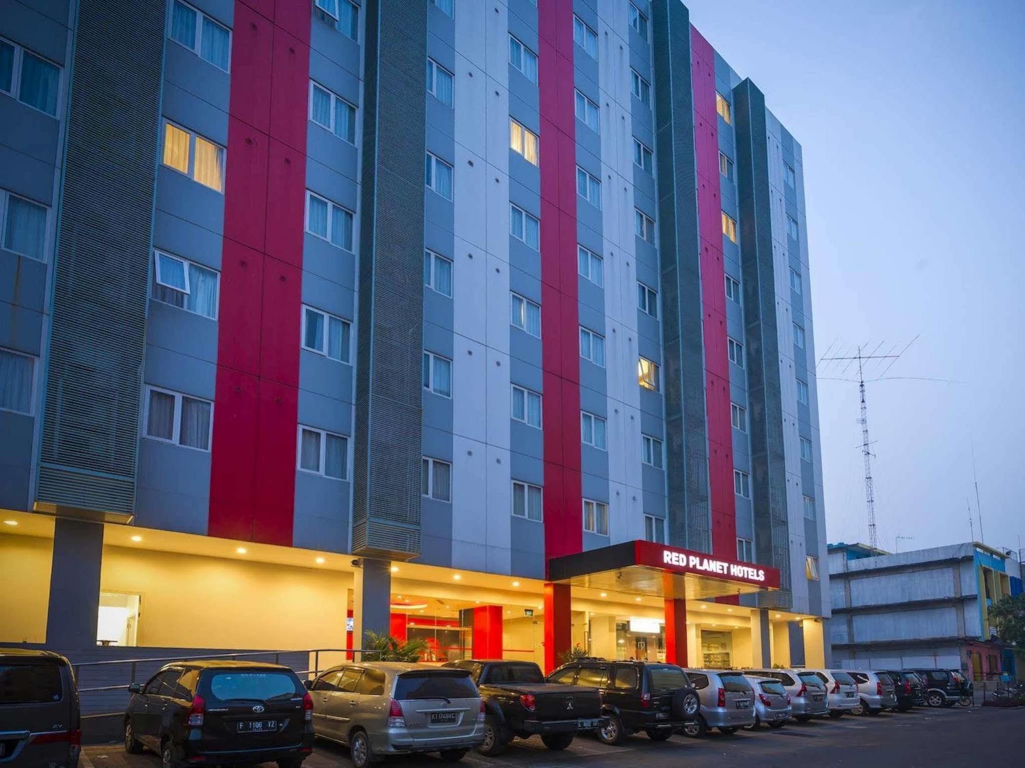 Monoloog Hotel Bekasi Zewnętrze zdjęcie