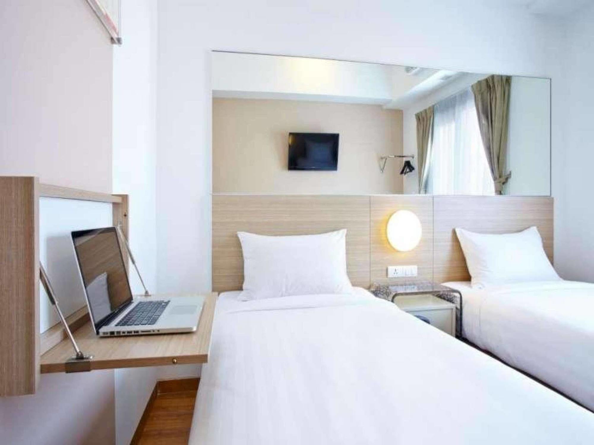 Monoloog Hotel Bekasi Zewnętrze zdjęcie